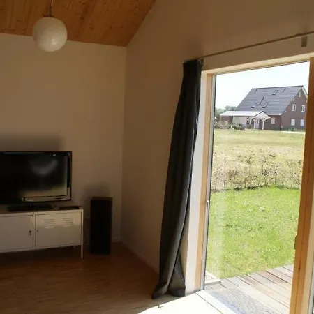 Strandnahes Mit Terrasse Und Stellplatz Zierow